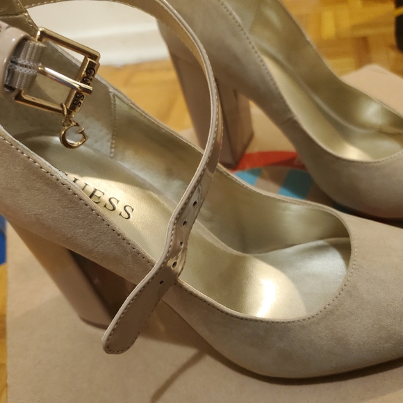 Close toe heels - Picture 3 of 3